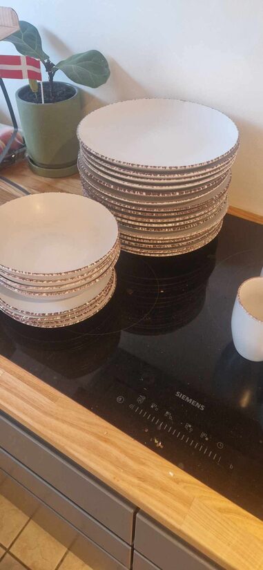 Porcelæn med bestik 