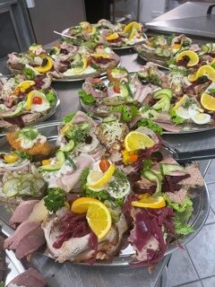 Snitter 30 personer. Natmad